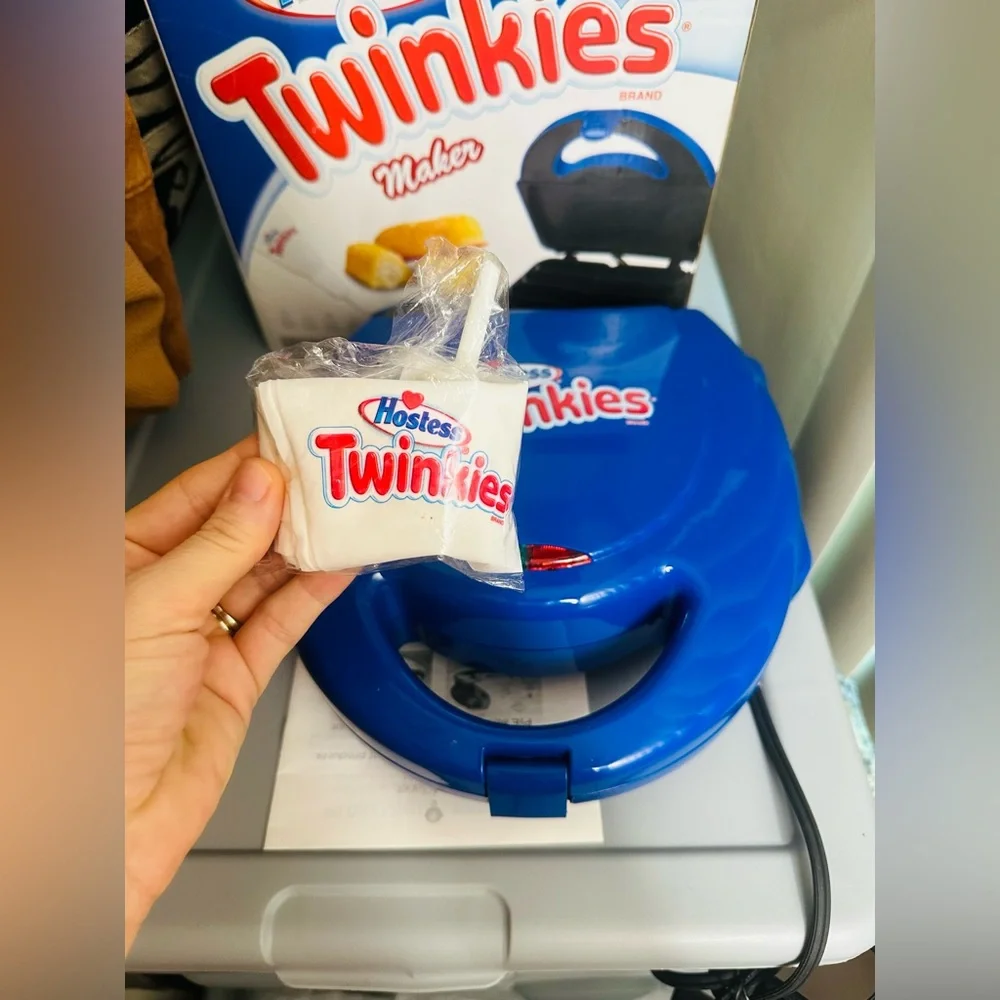 Hostess Twinkie Maker 6-Count With Recipe Book + Pastry Bag - New In Box